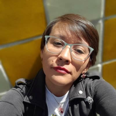 Trabajo en museos y escribo poesía. 👩‍❤️‍👩
Coordinadora de _Versas y diversas_

Escribí 