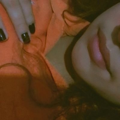 No estoy en esta vida para cumplir las expectativas de otras personas, ni siento que el mundo deba cumplir las mías.
Diseñadora☺
instagram: @angielove_26