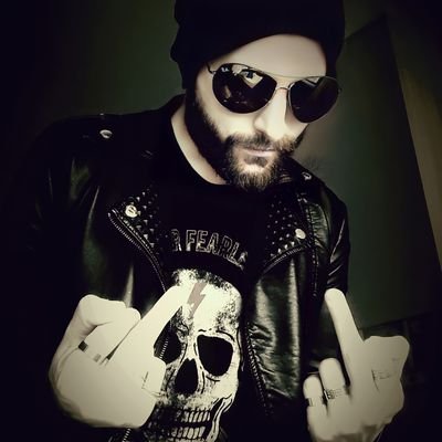 Bocha de sarcasmo en tweets que nunca escribo. No entiendo a la gente que no usa el bidet. 💙💛💙. Del lado Messi de la vida.
