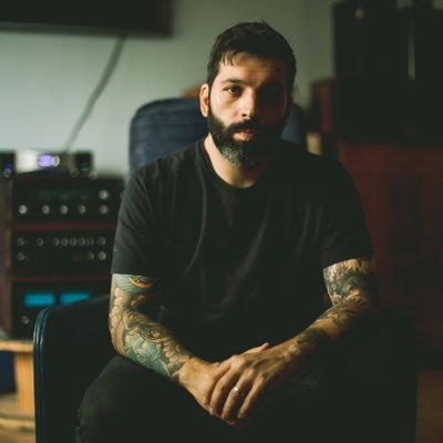 Engenheiro de gravação/mix/master, Produtor Musical, Músico. Baixista no @CPM22 e #DharmaNumb.