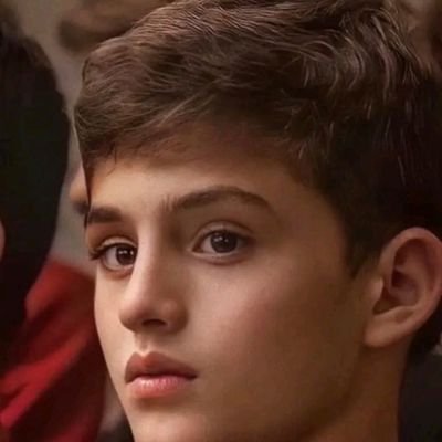 حبيبُ ليس يُعدلهُ حبيبُ وما لسواه في قلبي نصيبُ حبيبٌ غابَ عن عيني وجسمي وعن قلبي حبيبي لا يغيبُ 