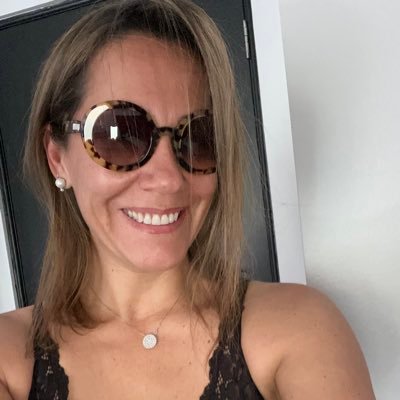 Casada feliz y madre de muchos.Siempre llego a donde no me invitan y me voy antes que me echen.🏳️🌈Camino,respiro y vivo por la izquierda.Fachos NEXT .NO DM