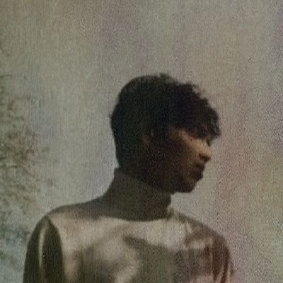 yqxxes's profile picture. 