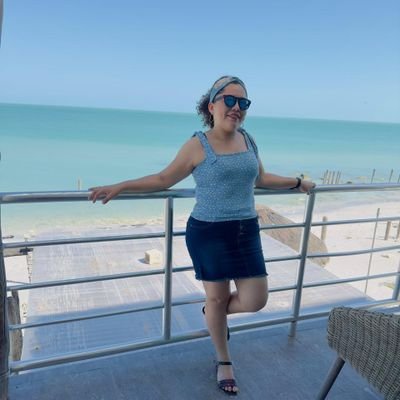 Karly_Castillo_'s profile picture. Voy a pasar mi cielo haciendo el bien en la tierra. 
Santa Teresita del niño Jesús.☁ 🌏 🌈 ♥️