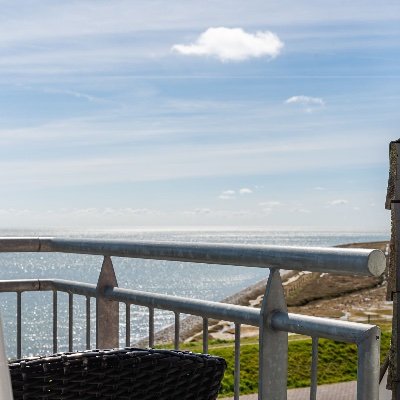 Hotelletje de Veerman aan zee, rustig gelegen aan het einde van de gezellige Dorpsstraat. Een unieke plek om eens heerlijk uit te waaien.
Komen jullie ook?