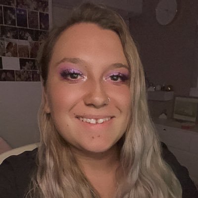 livlauryng's profile picture. 23 | UK