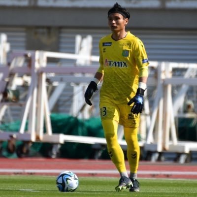 プロサッカー選手 生野南-IRIS生野-近畿大附属高-近畿大 '13-'16 愛媛FC '17-'18 アスルクラロ沼津 '19〜'22鹿児島ユナイテッドFC '23〜ヴァンラーレ八戸 No.13 https://t.co/ahQknMZ8Va