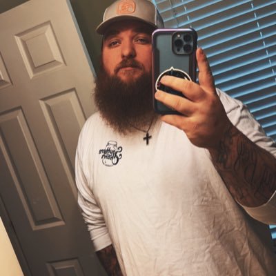 Beard. Got it🧔🏽
Tattoos. Inked it💉
‘02 Dc5 Honda. Drive it💯
Snap. Add it @Redneck_romeo32👻