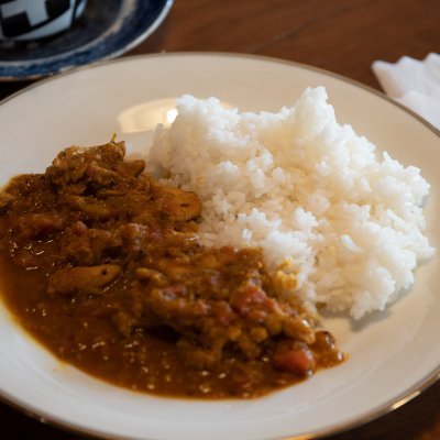 スパイスチャージ！岩手県一関市を拠点に営業しているキッチンカーです。主なメニューはスパイスカレーライスです。