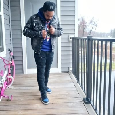 JohnnieLee88275's profile picture. 