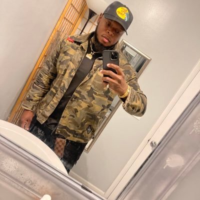 CEO and founder of RSJ productions LLC, book 📚 me for your next shoot 📸 or event⛹🏾🏈🏀👰🏾 follow🐾 my page 📖 on ig @Rsj_shots #SOE #Scorpio ♏️