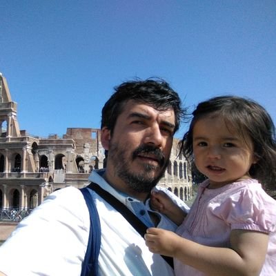 Hijo de la Mamá Paty, Padre de Víctor, Cristian y Violeta, compartiendo este camino con Gaby, Informático de Geotecnologias, y difundo el legado de Víctor Jara.