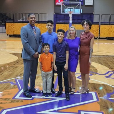 Basketball Coach’s Wife 🏀Lackawanna➡️ UTC➡️ TTU➡️ APSU➡️ A-State ➡️ Tallahassee CC➡️ Northwestern State University 💜🧡😈 #ForkEmDemons #TheCabreraChronicles