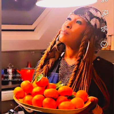 A Morden Afrofusion chef ,Afrofoods developer , author of a cookbook and entertainer ,free spirited and proudly African # Renata Mang kaprr kamara 🇸🇱
