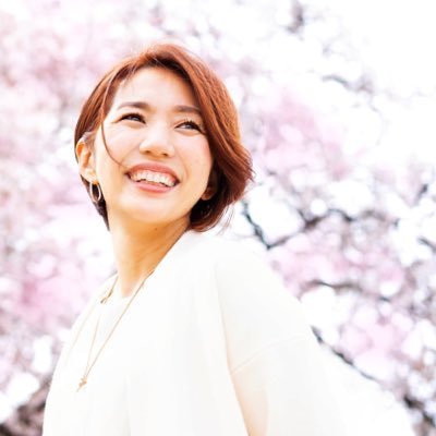 美のスペシャリスト/ヘアメイク歴22年。男性専門結婚相談所で培った「男性から選ばれる女性」を知る婚活カウンセラー/婚活・恋愛、美容について発信/オンラインコミュニティMiii&Co.運営/外見がコンプレックスの人のために絵本を描きました→ https://t.co/Cs0bUElS5y /