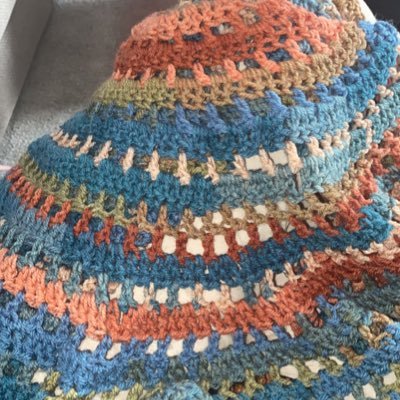 apasionada de las manualidades y del crochet.  Mi crochet se pone a “ganchillear”…   si te gusta algo, lo puedes adquirir y si tienes alguna idea, cuéntamela