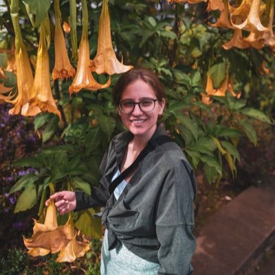 lydsmitl's profile picture. looking for 30k salary working from home (preferably writing) DM me.