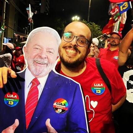 Paraibano orgulhoso, psicólogo (mas não por amor), do PSOL, amante das causas impossíveis e de piadas ruins.
