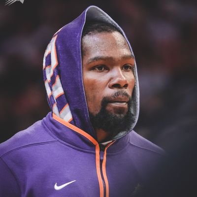 Página sobre Kevin Durant, SF do Phoenix Suns, 2 títulos da NBA, 2× FMVP, 1× MVP, 14× NBA All-star(2x MVP), 10x all-nba team, ROY de 2008