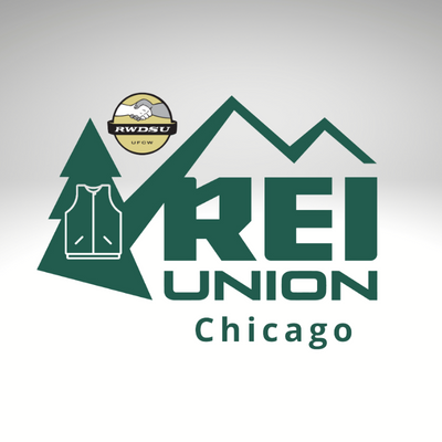 @REI Chicago green vests unionizing for OUR Way Forward, toward accountability and better working conditions. @RWDSU 🤝 #REIunion