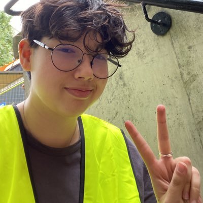 19 ✨He/They✨🇫🇷🇪🇸 - QUB Film & Theatre - Chair of @qubsuqsa 🏳️‍🌈🏳️‍⚧️- Theatre technician