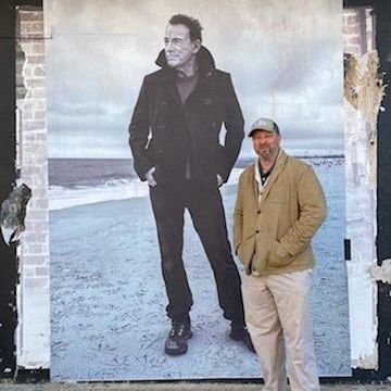 From Columbia, S.C. Live in Winthrop Massachusetts. B.A and M.A in history. Fan of all things Springsteen.