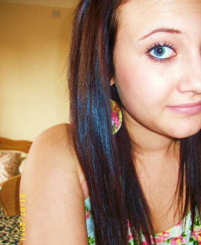 HI THERE, elliot gleave & ed sheeran are my loves. follow me? ask for a follow back. bye! #playingintheshadows