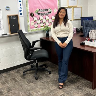 Math Educator - 4th year MS 👩🏫🧮✏️📚 BBA Mgmt - UTSA 2020 🤙🏽 MA Math CUIN - UH 2027 🐾❤️