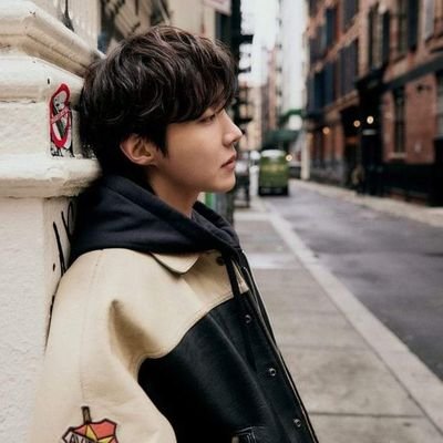 jeverlyLove's profile picture. A.R.M.Y X B.T.S / MOA X TXT / ENGENE X ENHYPEN / CARATS X SEVENTEEN 💜 #HYBE #WeAreTogetherBulletproof #ToEternityWithBTS