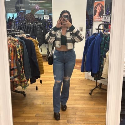 Aaliyah 👩👧💕. In the gym 🏋🏻♀️. Raiders. Lakers. Dodgers. God is good 🤍💛🌻✨ SC: Janrico95 IG: @ PiscesGlamBar & @ Janrico95