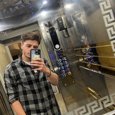 Reza21874941648's profile picture. 