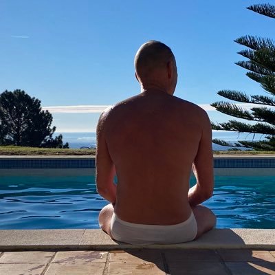 Dutch 🇳🇱 naked guy, 🏳️‍🌈, available for porn | #thong #bare #ff #piss | @thongbare & @natureguy10 | Please don’t copy my videos / photos, thanks