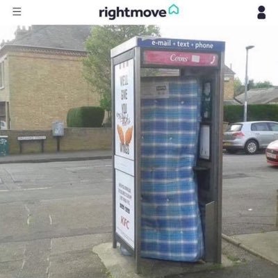 momunimoproblem's profile picture. 