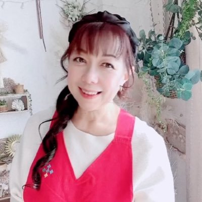 柴田由美子•YouTube登録者13700人/声優 :聖闘士星矢春麗•ハイスクール奇面組若人蘭/スーパーリアル麻雀PIII香澄/天てれ恐竜惑星萌/魔神英雄伝ワタル•ねるとん紅鯨団/整理収納アドバイザー•家事代行MVPキャスト/フラワーアレンジ/インテリア雑誌掲載50冊/元雑貨店店長/毎朝おはようメッセージ&毎晩お絵描き