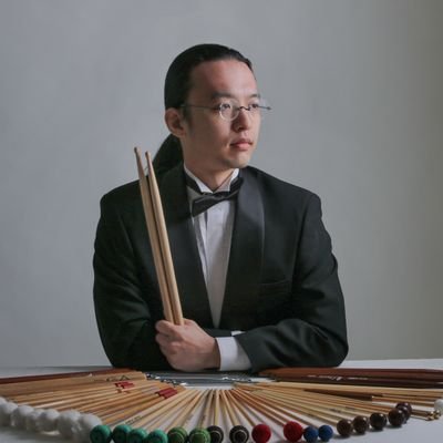 打楽器奏者(フリーランス) / 京都市立芸術大学大学院修士課程修了 /
アンサンブルグループ〈アカサタ♮〉(@akasatana_perc)メンバー