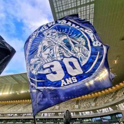 Marine et Blanc et Scapulaire ⚽️ #UB87 #NousLesGirondins 💙🤍 #NonAuFootBusiness