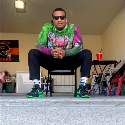 🤫 sneaker head, I luv dope shit!! Good vibes makes for Good times!! IG: kb_chi_town……….OEF/OIF VETERAN