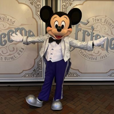 Dedicated to bringing you all the latest news and sightings of Disney characters at WDW, DLR, or DCL. Find us on Facebook and Instagram @wdwmickeyhunter
