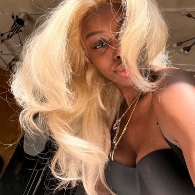 1SarahPurple's profile picture. Creative|Digital Marketing|MusicLover|NYC|Fae| #petitezoe🇭🇹| Professional Model