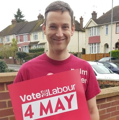 Software developer, chess player, Labour supporter, boulderer. Loves live music!