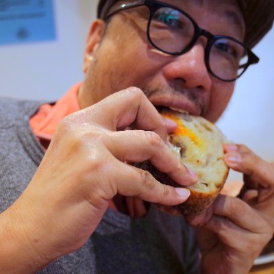 athicoilye's profile picture. ものかきです。最新刊は『京都でお買いもん』（新潮社）その他『イケズの構造』（新潮文庫）『怖いこわい京都』（文春文庫）『京都人だけが知っている』（宝島Sugoi文庫）『京都喰らい』（140b）『読む京都』（本の雑誌）など。どぞよろしく。いぬとしばいとおいしいものがすきです。くまみたいなひともすきです。