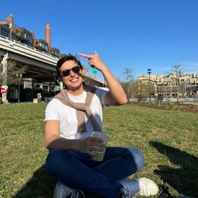 JulianLzn's profile picture. Anarcosentimentalista.   “Fuck it, we ball”