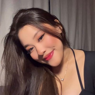 Iam_Contagious's profile picture. i look like a habbo character