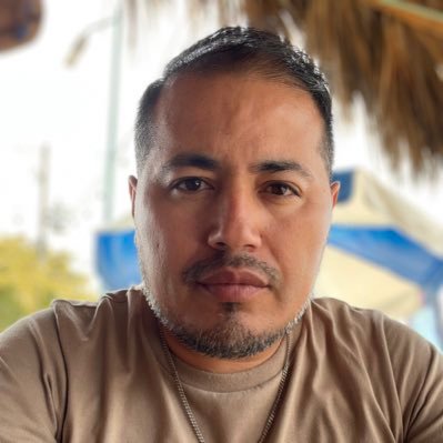 Maestro en Derecho
Licenciado en Ciencias de la Comunicación
Director de @entreveredas
Escritor, docente, periodista y analista político
MM