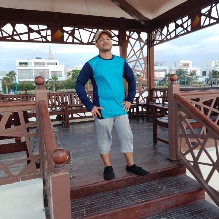 DxbUzzal's profile picture. 