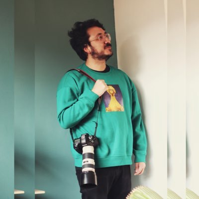 Fotógrafo Profesional - Estudiante de economía. Un geek enamorado de la música, fotografía y videojuegos. https://t.co/BuD9A5Azws