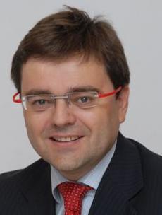 Expert in Digital Banking and Marketing.