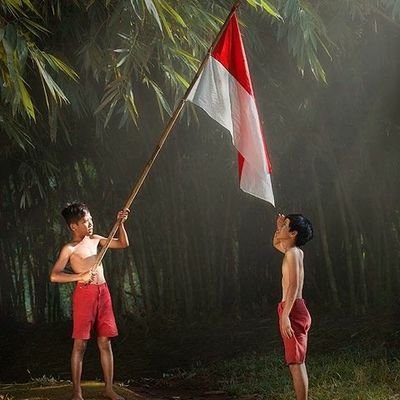 Berusaha tetap eling ditengah kekasaran politik. 🚫 porn 🚫 lgbt. No DM (maaf).