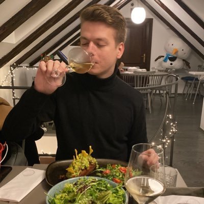 samarek_vojtech's profile picture. Idealista. Naiva. Bipolar a HPO. Od všeho něco. Tvářím se, že něco dělám v @CeskoPlus . Srdcem liberál, myslí konzerva.