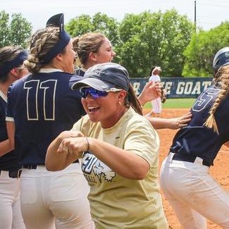 St. Ed’s ‘19 🥎 @seusoftball asst 🐐 proč jste tak dobrý 🔝 HILL YEAH